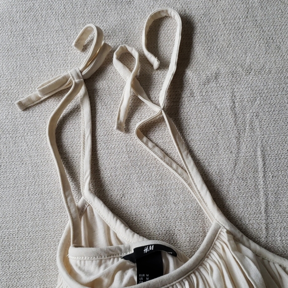 H&M Strappy Tiered & Pleated Cami w/ Built-in Bra - Picture 10 of 15